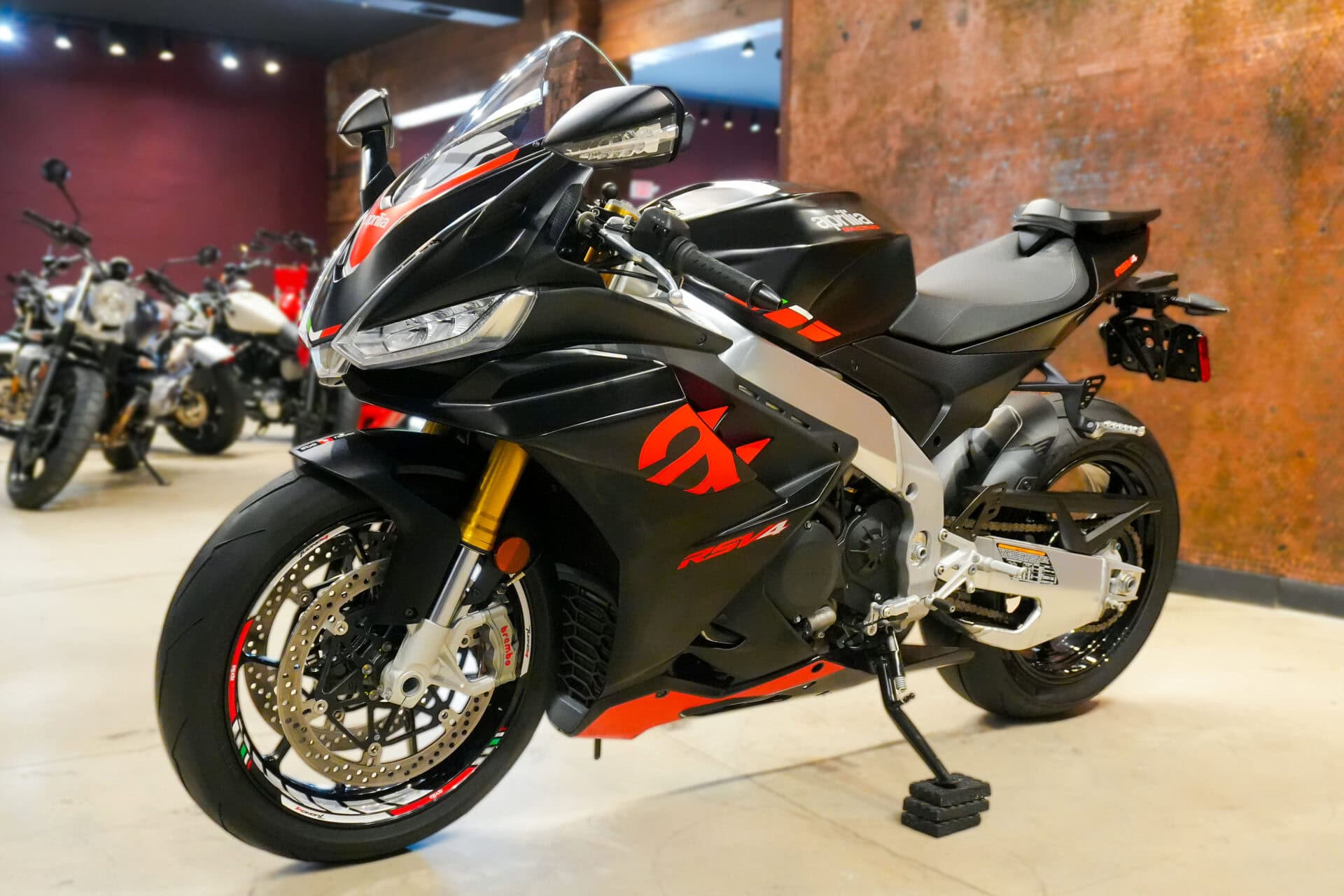 2023 APRILIA RSV4