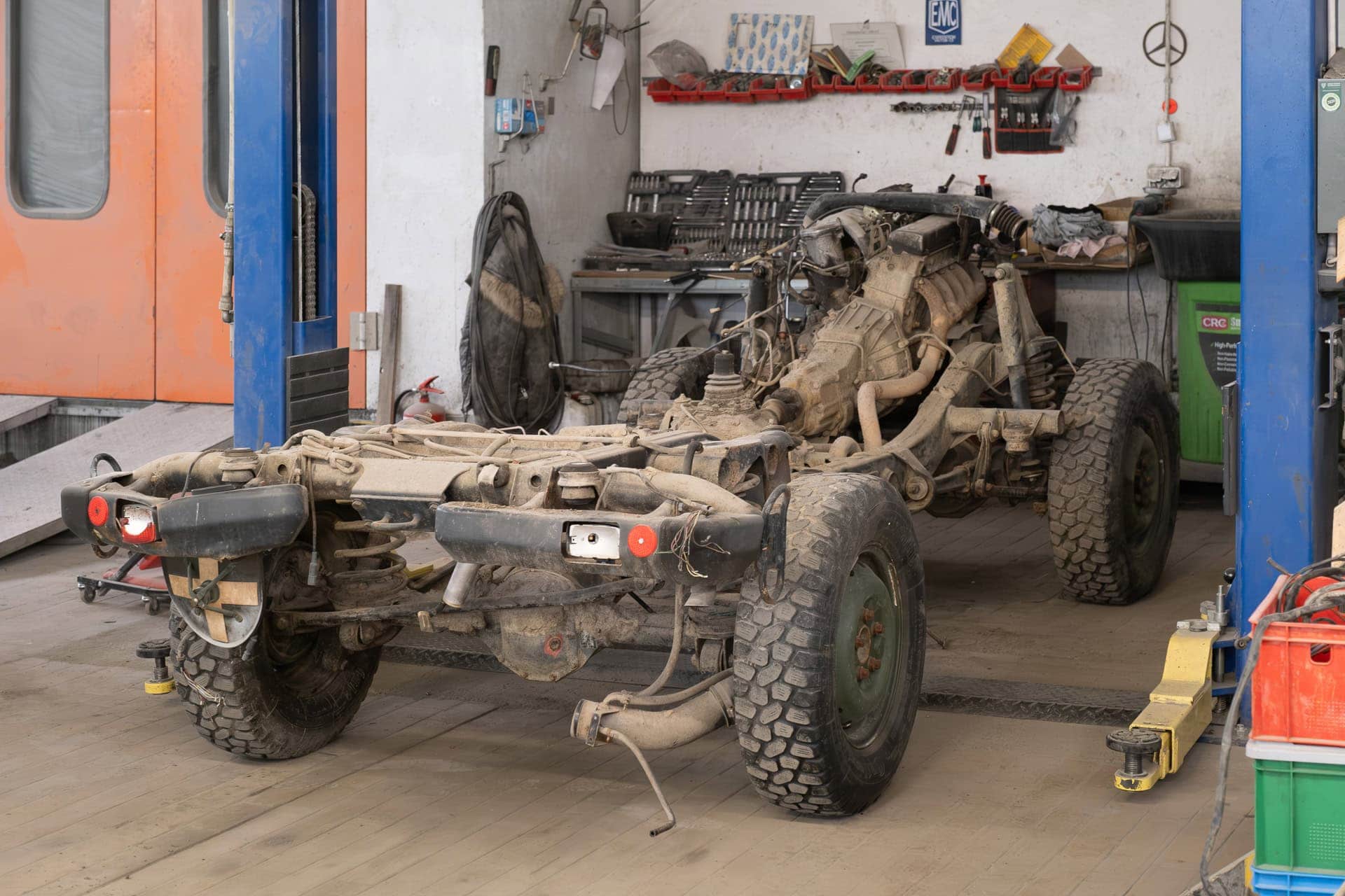 1990s 250GD Wolf Disassembled Frame