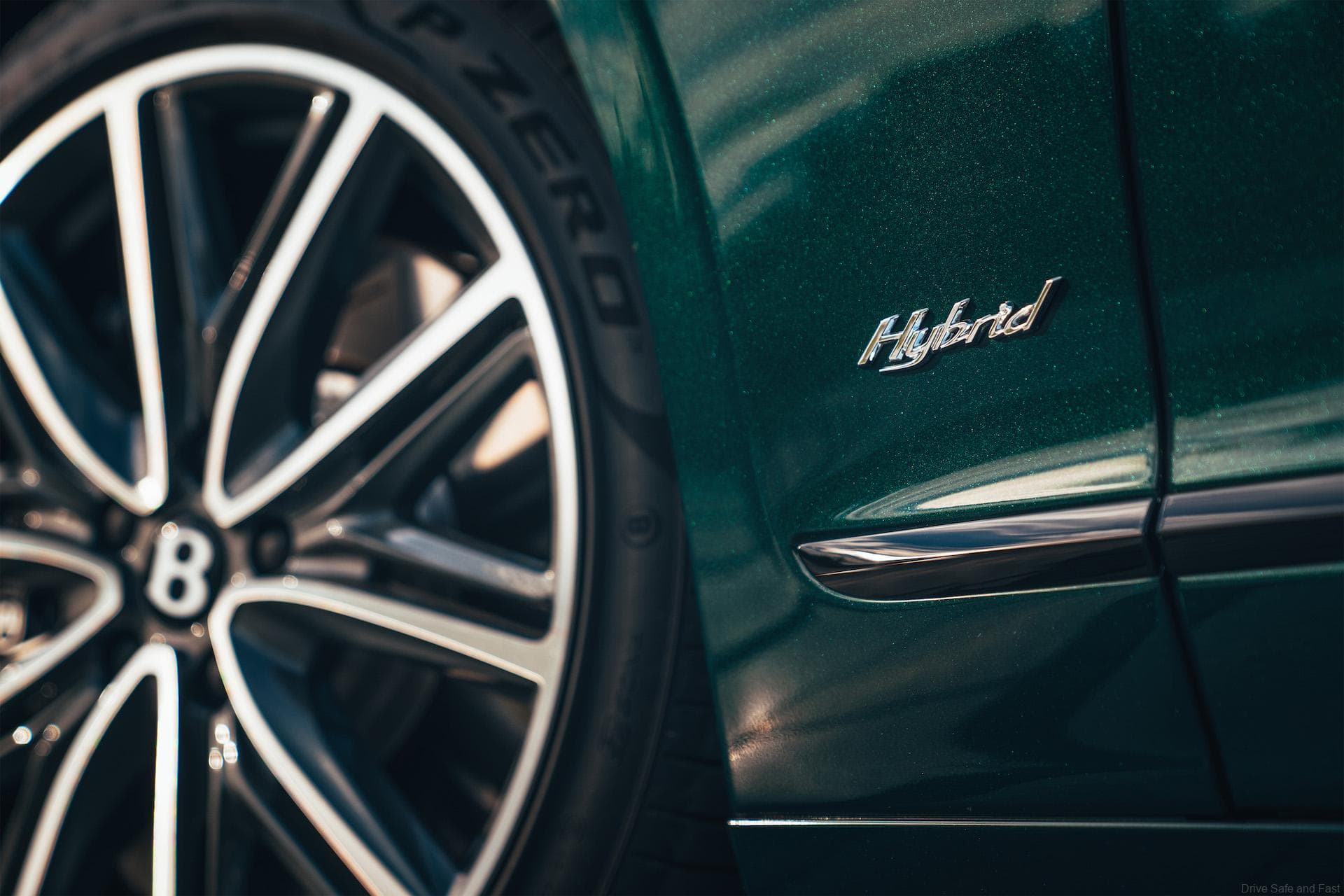 Bentley Flying Spur Hybrid badging