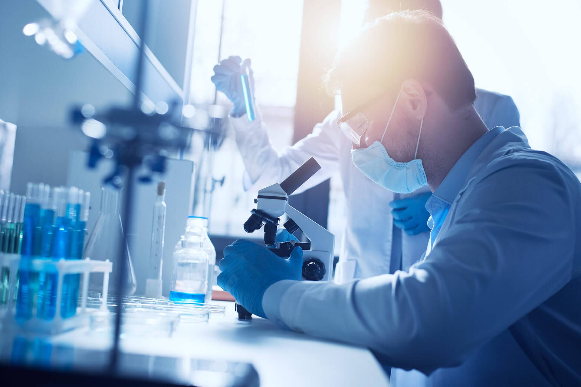How much does the industry invest in clinical research in Spain? In 2023, it was over €830 million. 
