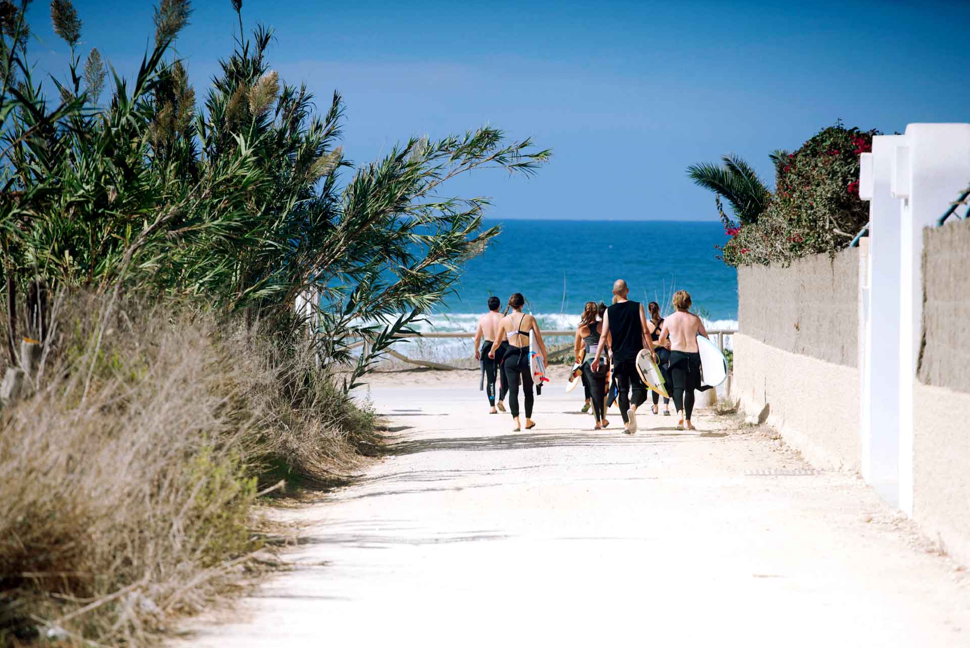 camino a la playa desde nexo