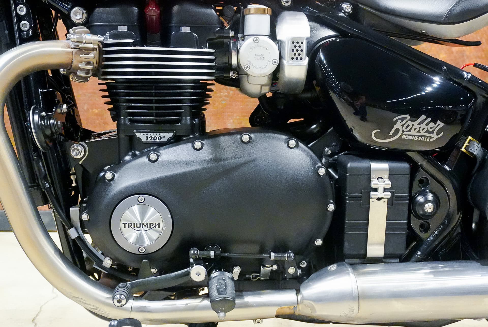2023 TRIUMPH BONEVILLE BOBBER