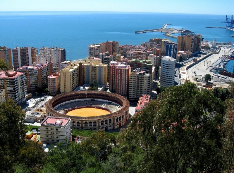 ПАНОРАМНЫЙ ВИД НА ГОРОД ПОРТ И АРЕНУ БОЁВ С БЫКАМИ В МАЛАГЕ