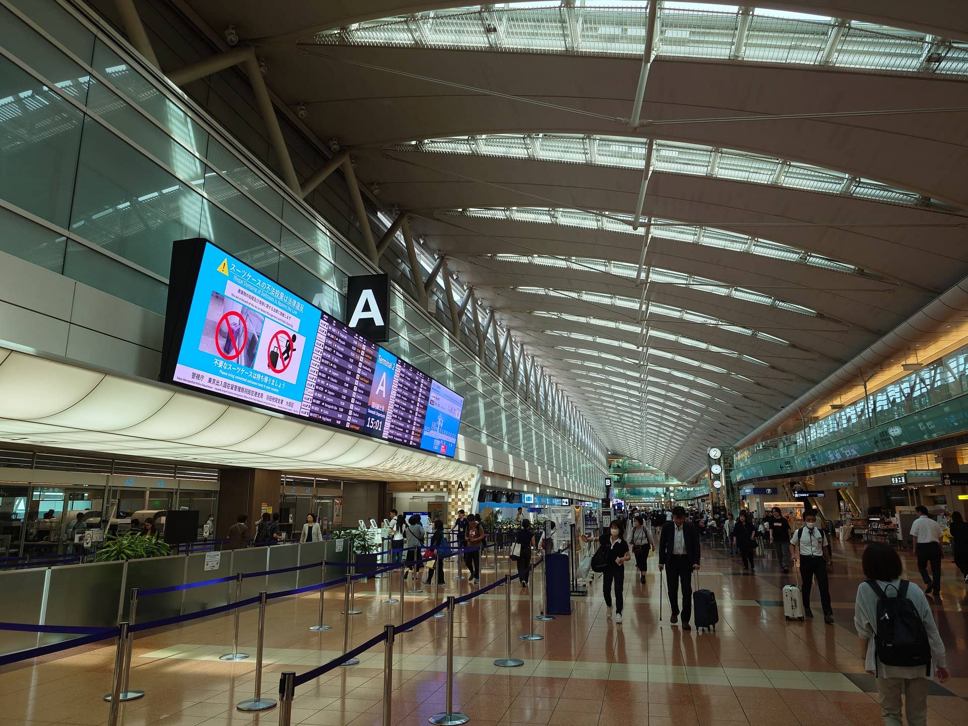 羽田空港ターミナルAエリアの出発ロビー
