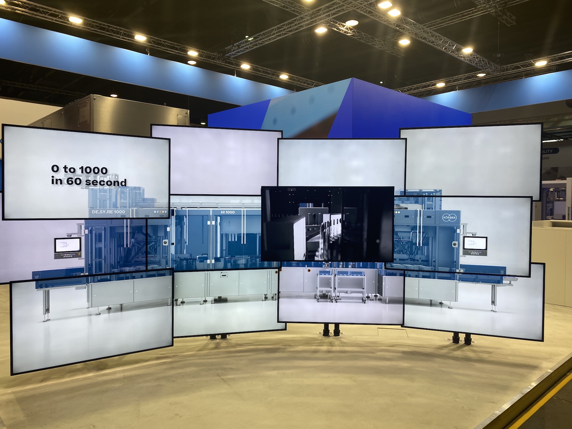 Tubee Displaystand mit drei Displays, vier Systeme nebeneinander, freistehend Messe Achema Frankfurt - mieten bei SIMONS Production Company 4