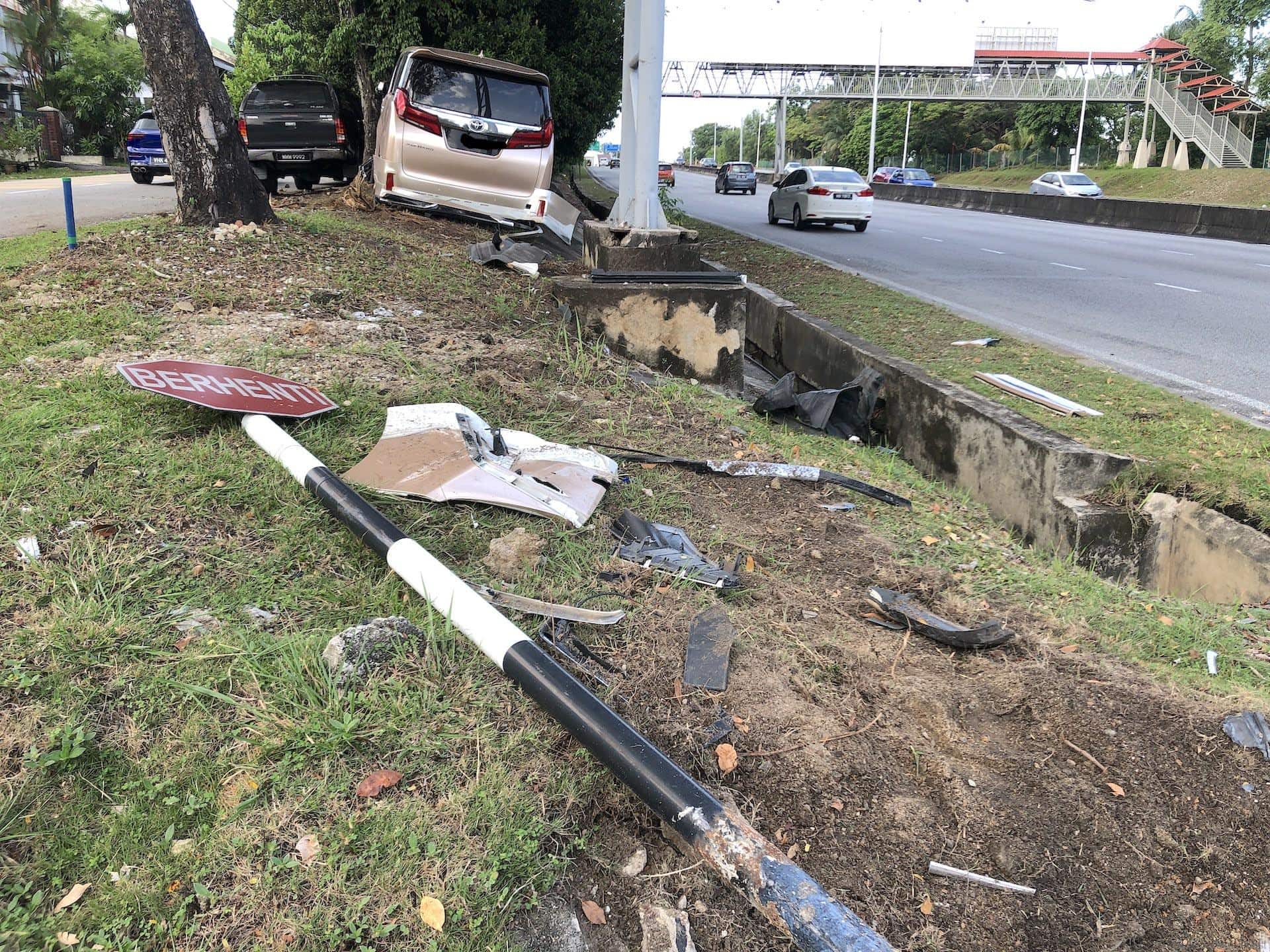Accident Scene Of Luxury MPV’s