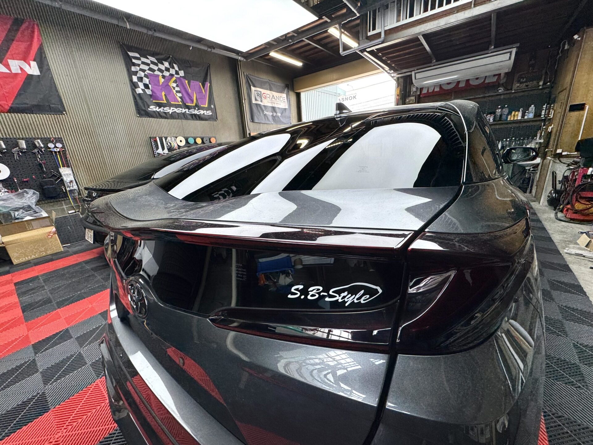 大阪　50プリウスPHV リアスモーク　一枚貼り