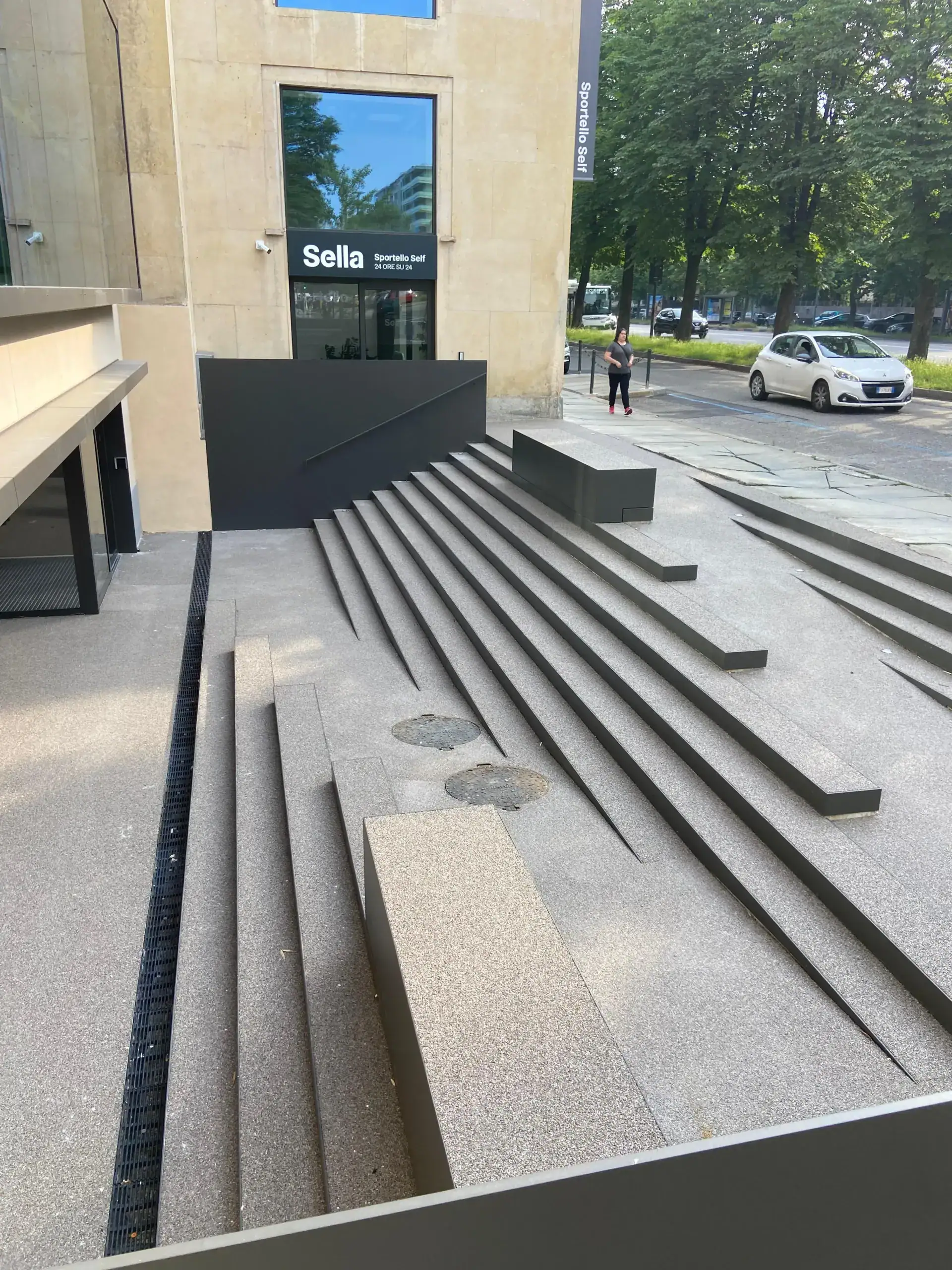 Posa pavimentazione drenante Prima Drain Stone esterni uffici Torino