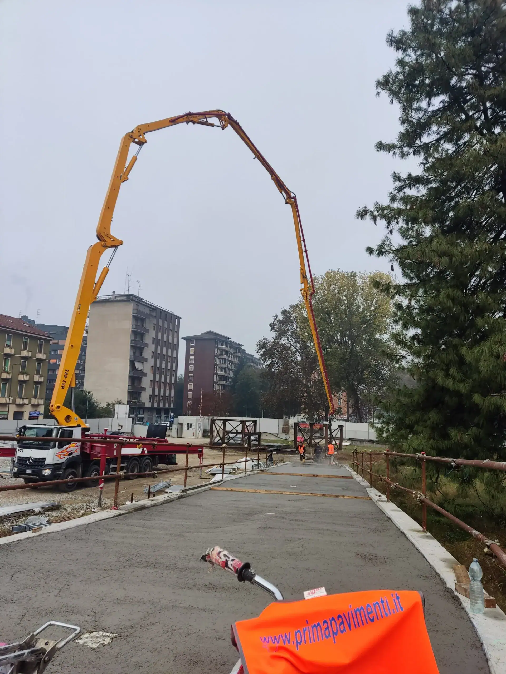 Passerella Ciclopedonale M4 San Cristoforo Milano: Prima pavimenti in calcestruzzo per esterni resistenti agli agenti atmosferici