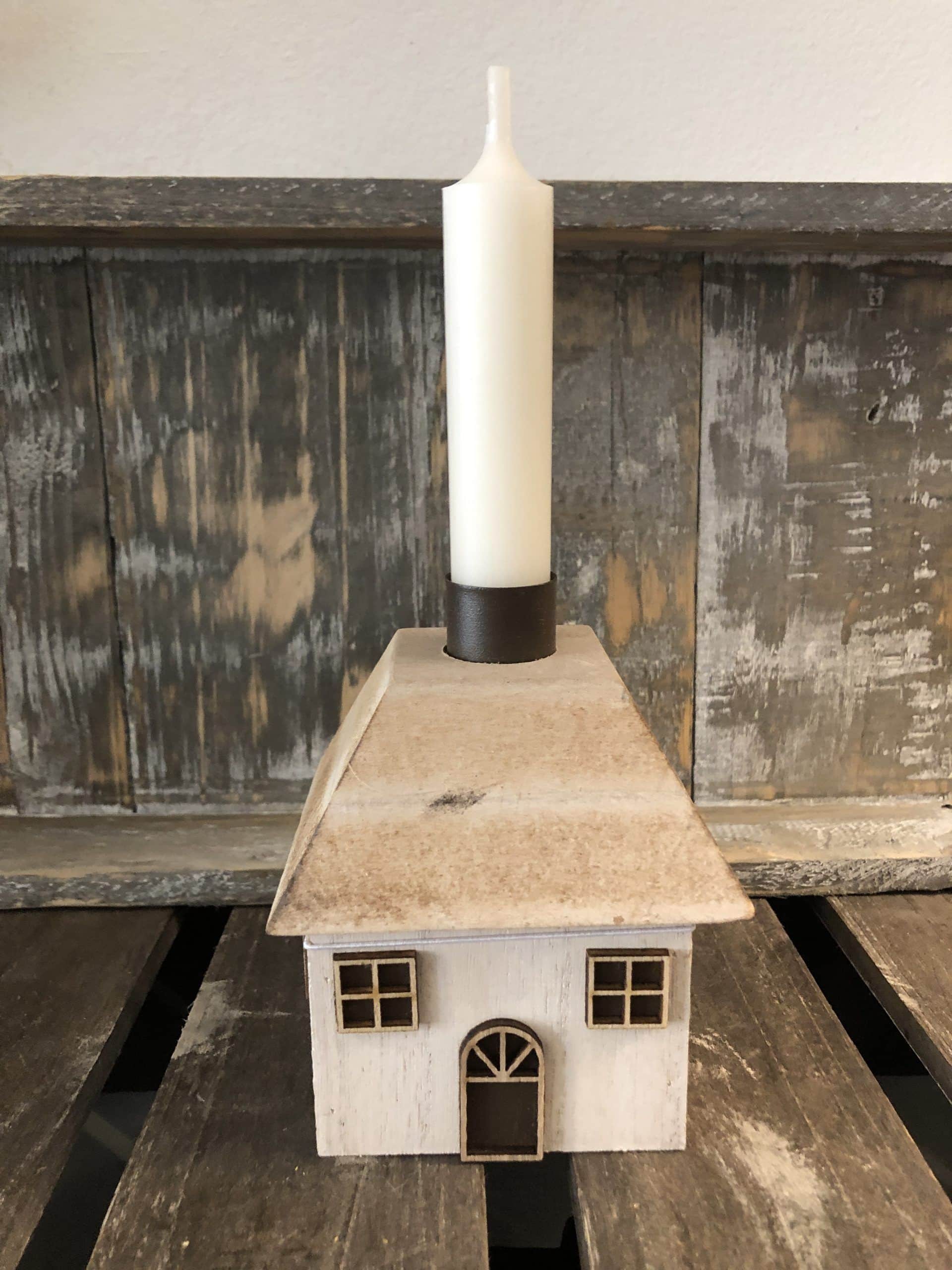 Kerzenhalter Haus aus Holz und Metall