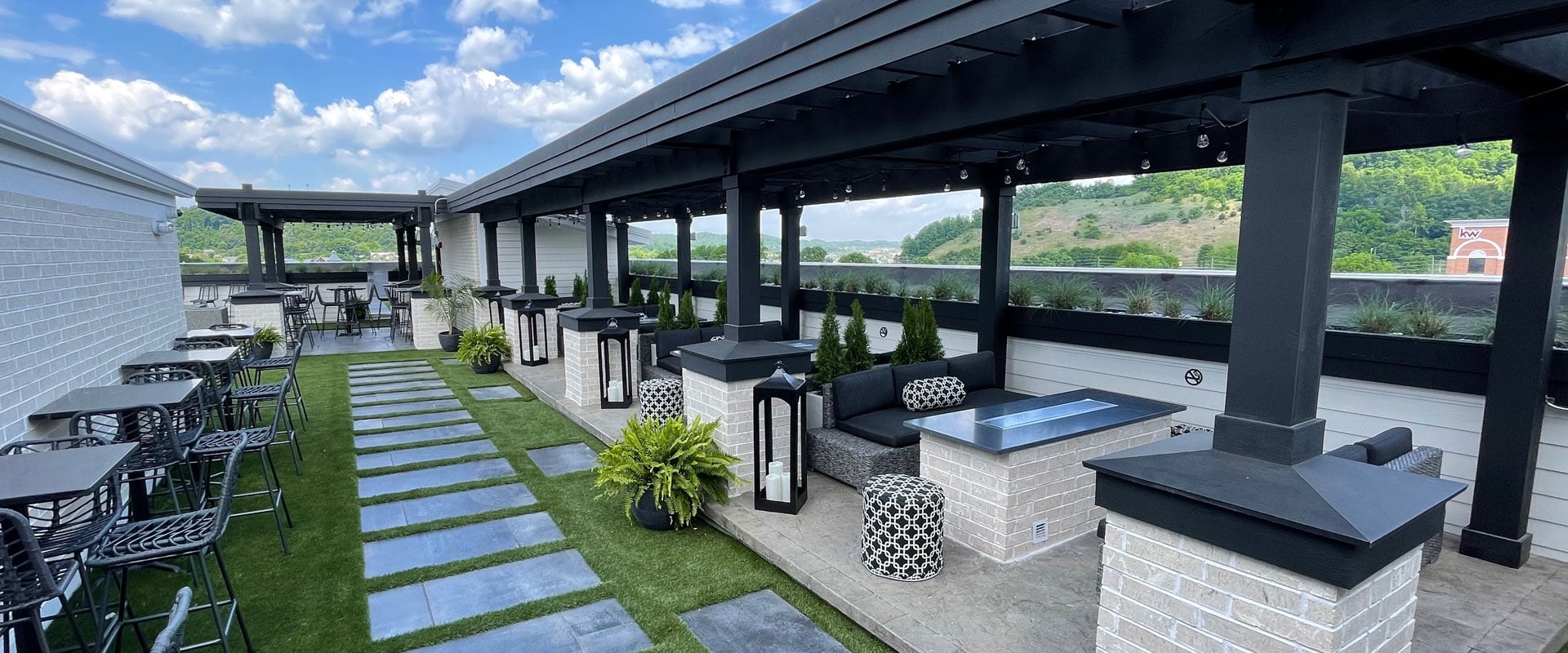101 Sky Lounge Sevierville: A Rooftop Evening in the Smokies