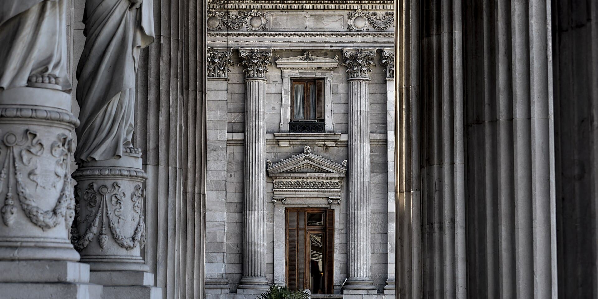 Pórtico de columnas de la fachada del Palacio del Congreso de la Nación