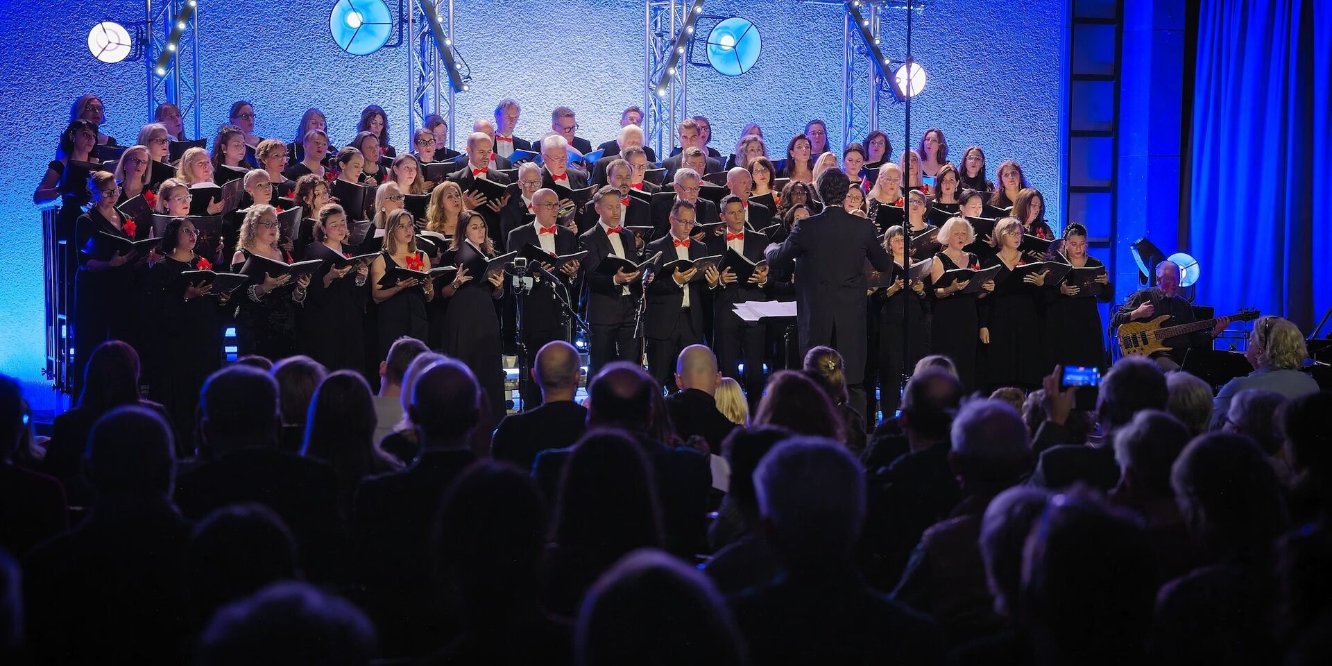 International Voices Choir Konzert Bonn mit Vintage Bowls Lichtdesign 1