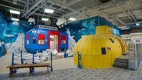 Детская игровая зона в торговом центре, интерьерная съемка