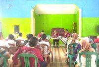 Pemerintah Desa Kawungluwuk, Kecamatan Tanjungsiang Kabupaten Subang, menyalurkan dana insentif dan dana operasional kepada ketua RT dan RW.