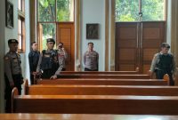 Foto. Kapolsek Lembang Kompol Hadi Mulyana S.H.,M.H dan jajaran, Personil Unit Jibom Gegana Sat Brimob Polda Jabar, Unit K9 Polres Cimahi serta personil Polsek Lembang. Dok. Humas Polda Jabar