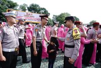 Upacara kenaikan pangkat dipimpin Kapolda Jawa Barat, Irjen Pol. Dr. Akhmad Wiyagus, S.I.K., M.Si., M.M. Bertempat di Halaman apel Mapolda Jabar, Kamis 2 Januari 2025.