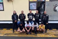 Tim Patroli Raimas Macan Kumbang 852 Polresta Cirebon berhasil mengamankan 4 orang remaja yang diduga hendak tawuran di Kecamatan Beber, Kabupaten Cirebon, Sabtu 4 Januari 2025.