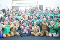 Bupati Subang, Reynaldy Putra Andita menggelar silaturahmi bersama petugas kebersihan Dinas Lingkungan Hidup Kabupaten Subang.