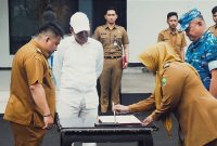 Penandatanganan tersebut dilakukan oleh Bupati Subang, Kepala Dinas Pendidikan dan Kebudayaan Kabupaten Subang, serta Komandan Lanud Suryadarma di saksikan Gubernur Jawa Barat.  