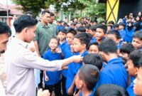 Wapres disambut oleh Gubernur Sumbar Mahyeldi Ansharullah, Pangdam I/Bukit Barisan Mayjen TNI Rio Firdianto, dan Kapolda Sumbar Irjen Pol Gatot Tri Suryanta.