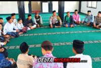 Kapolsek Cisalak didampingi Kanit Binmas Polsek Cisalak Aipda Ageng Suprayogi, Kanit Reskrim Aipda Mulyana Nugraha, serta personel Unit Samapta Bripka Deden Solihin.
