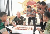 Polda Jabar menghadiri peringatan Hari Ulang Tahun (HUT) ke-81 Tentara Nasional Indonesia (TNI) yang digelar di Pusat Kesenjataan Infanteri (Pussenif) TNI Angkatan Darat. 