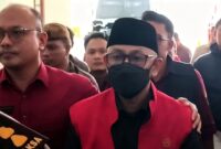 Kejati Jawa Barat menahan Wakil Bupati Indramayu, Syaefudin, sebagai tersangka dalam kasus dugaan korupsi tunjangan perumahan dan transportasi DPRD Indramayu tahun anggaran 2022–2025.