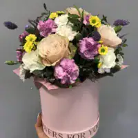 Flower box wiosenny – pełen świeżości i delikatnych barw