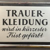 TRAUERKLEIDUNG wird in kürzester Zeit gefärbt - 1950er Jahre, oder früher