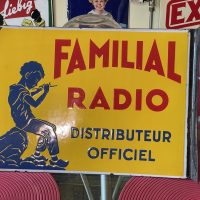 Radio Familial - Distributeur Officiel: Seltenes Emailschild aus Frankreich, 1950er Jahre