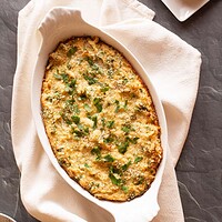 crabmeat au gratin with baguette slices
