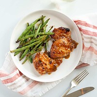 dijon fig chicken thighs with green beans