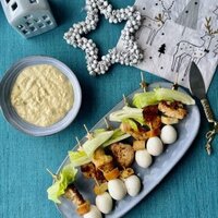 Caesarsalade op een stokje