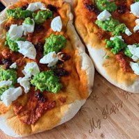 pizza met tuinbonen en 'nduja