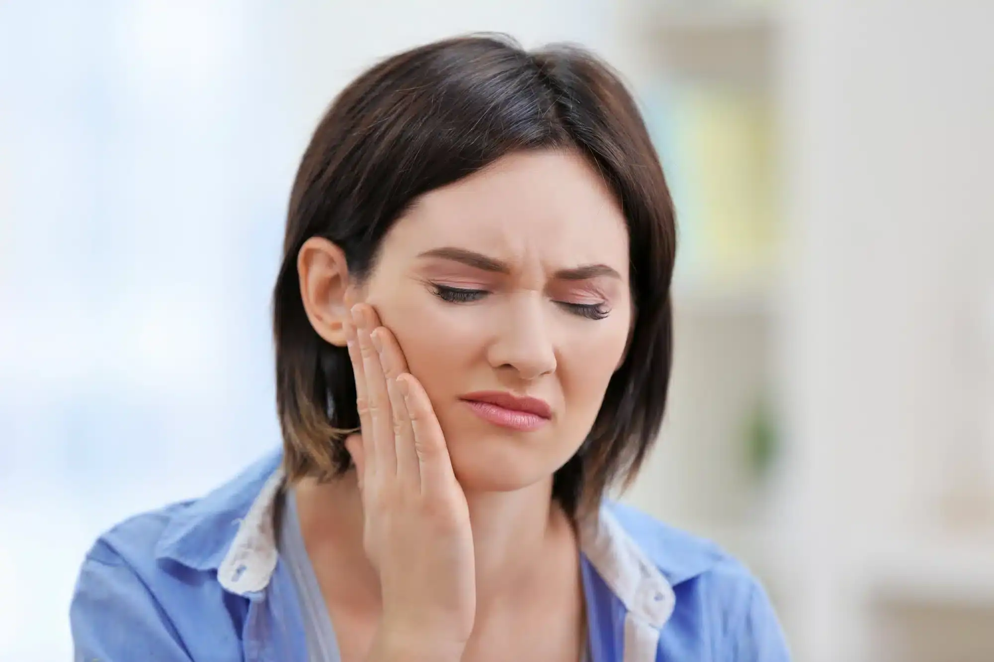 woman needing an emergency dentist in riverview, mi