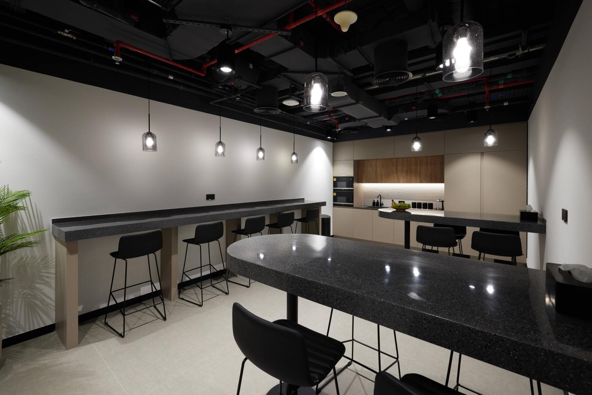 Network in style at the Sentinel Dubai bistro-style bar. This vibrant section of our co-working space is perfect for quick lunches or casual evening events, featuring industrial-chic lighting and high-top seating.