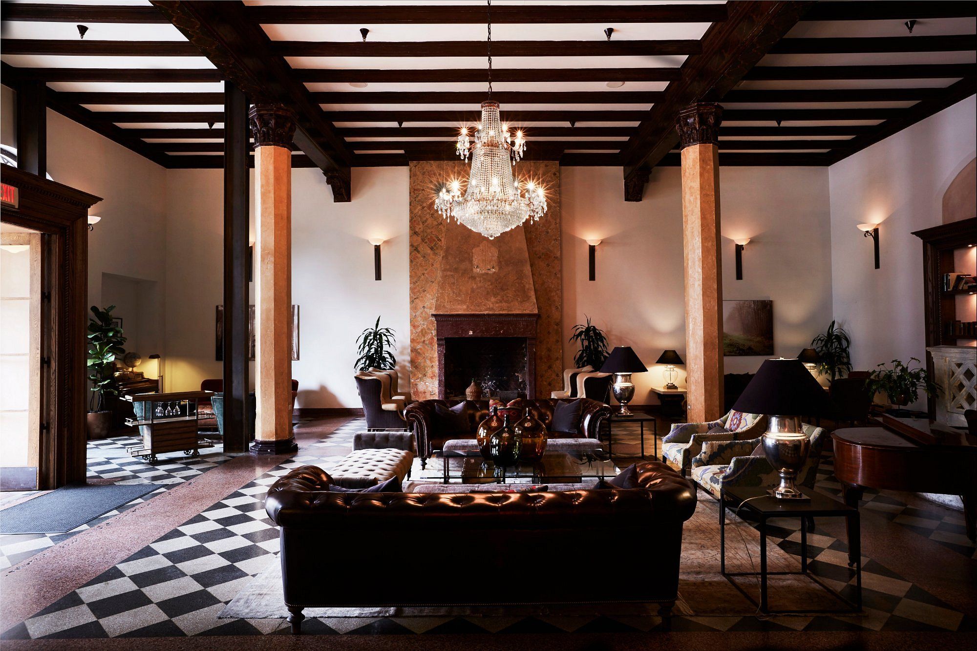 Craving-a-Dose-of-Hollywood-Glamour-These-L Craving-a-Dose-of-Hollywood-Glamour-These-L Craving a Dose of Hollywood Glamour These L.A. Hotels Are a Must-Visit_10 l.a. hotels Craving a Dose of Hollywood Glamour? These L.A. Hotels Are a Must-Visit Craving a Dose of Hollywood Glamour These L