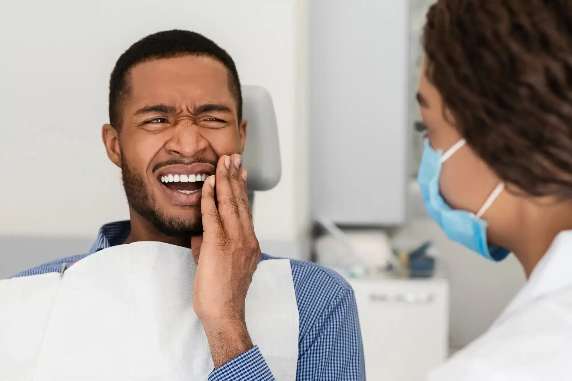 man needing an emergency dentist in riverview, mi