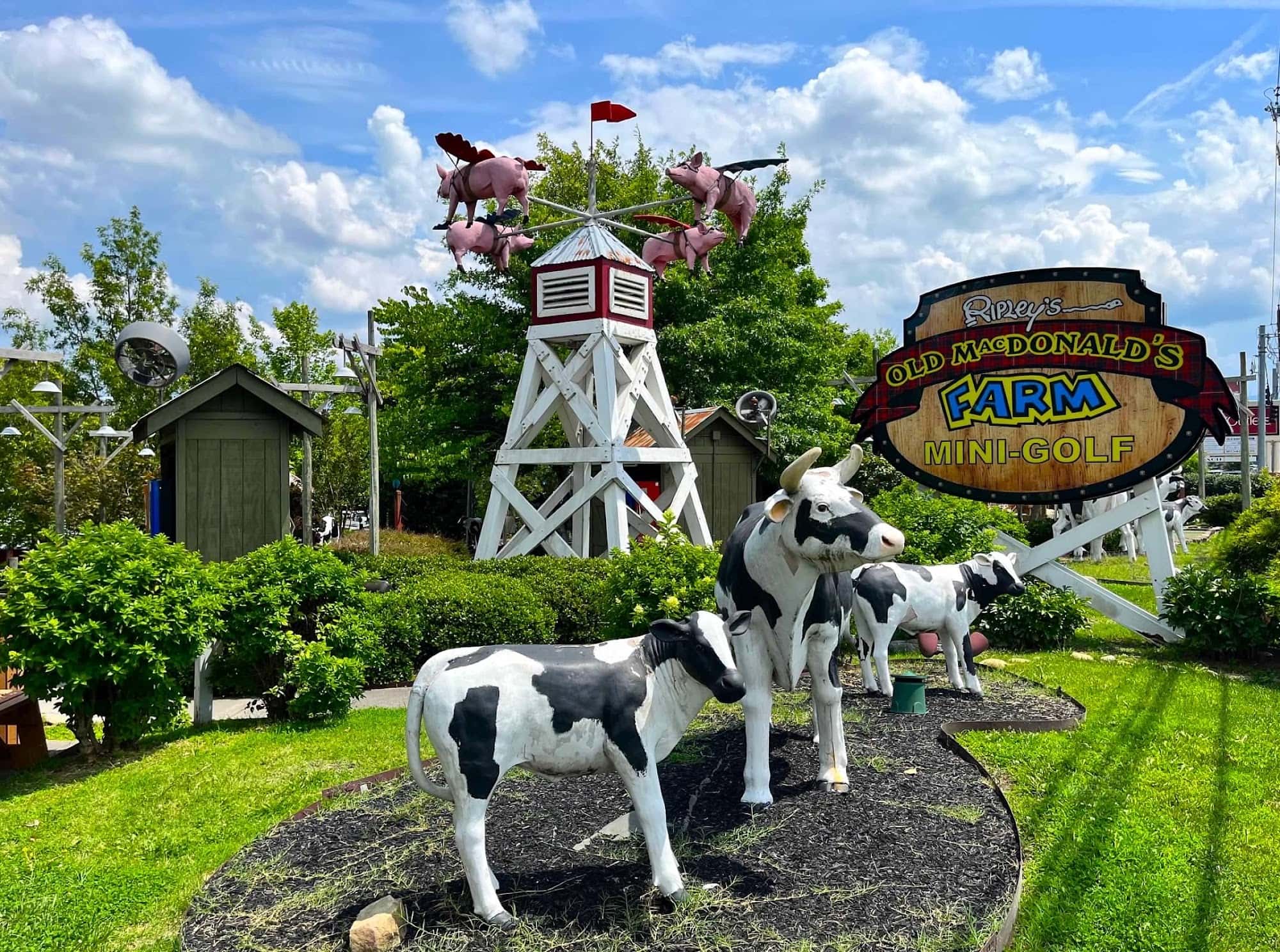https://www.ripleys.com/attractions/ripleys-old-macdonalds-farm-mini-golf-sevierville