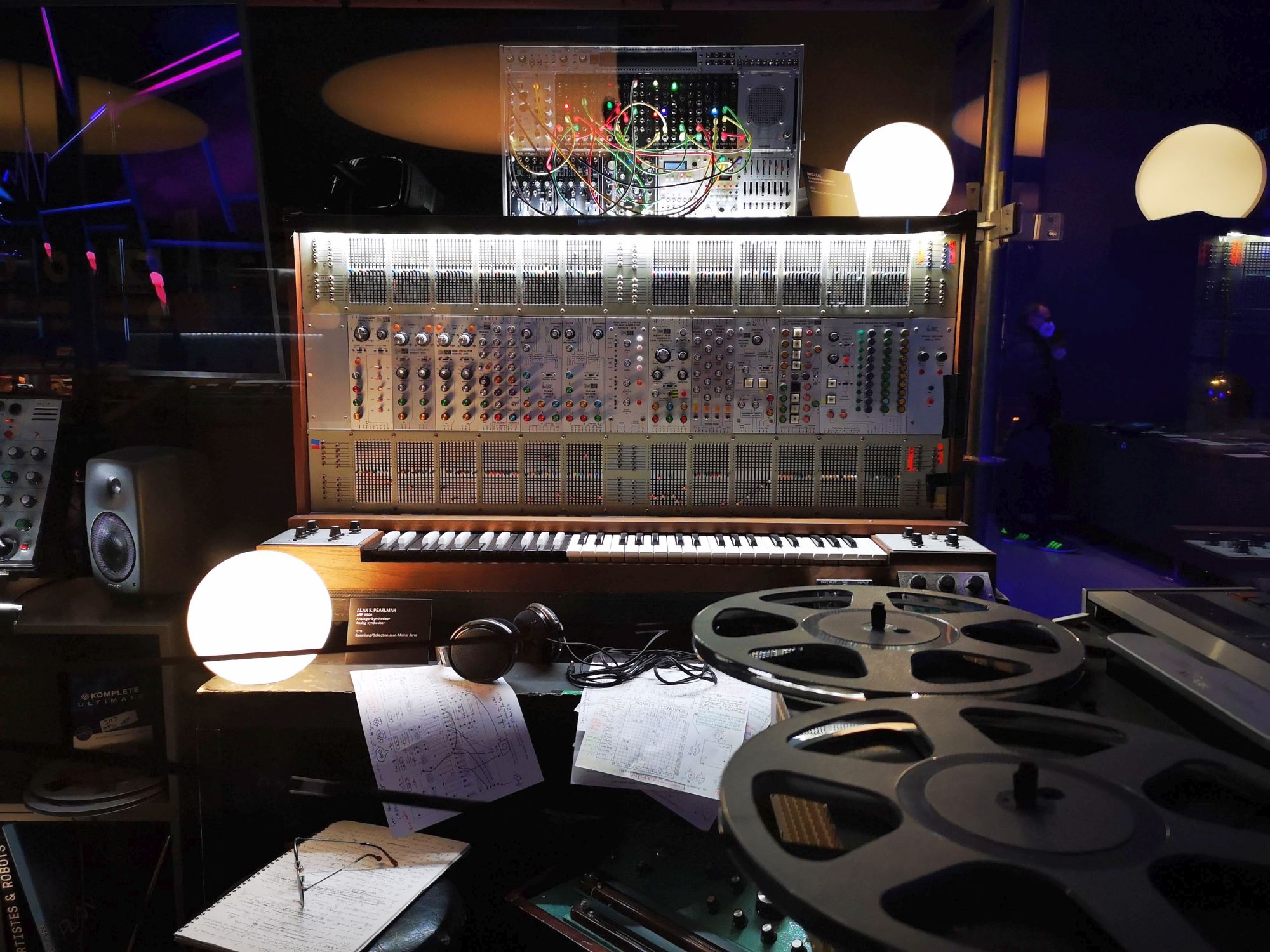 Schon mit Analogsynthesizer - ein Musikstudio der 70er (Foto: The Düsseldorfer)
