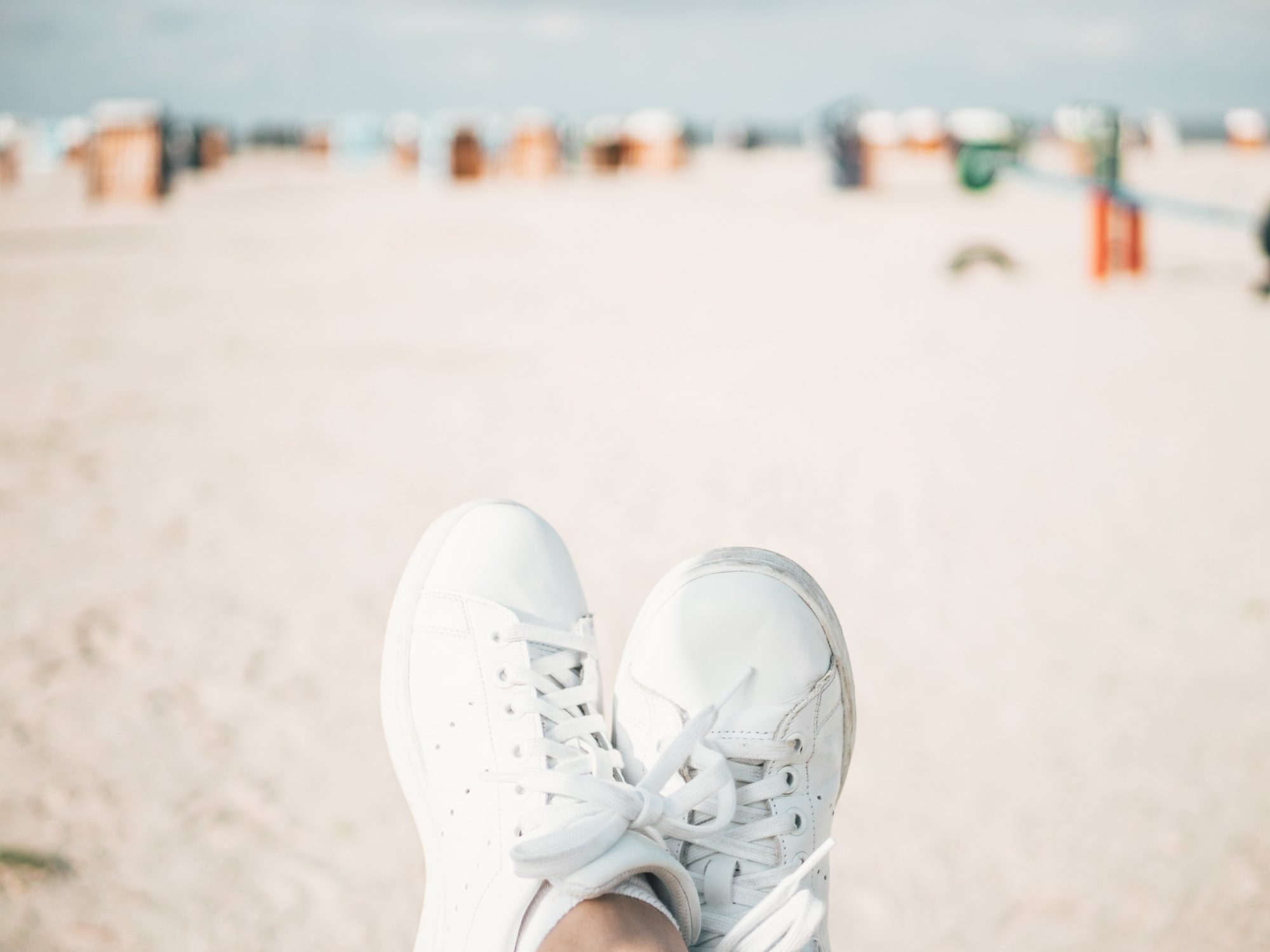 witte sneakers