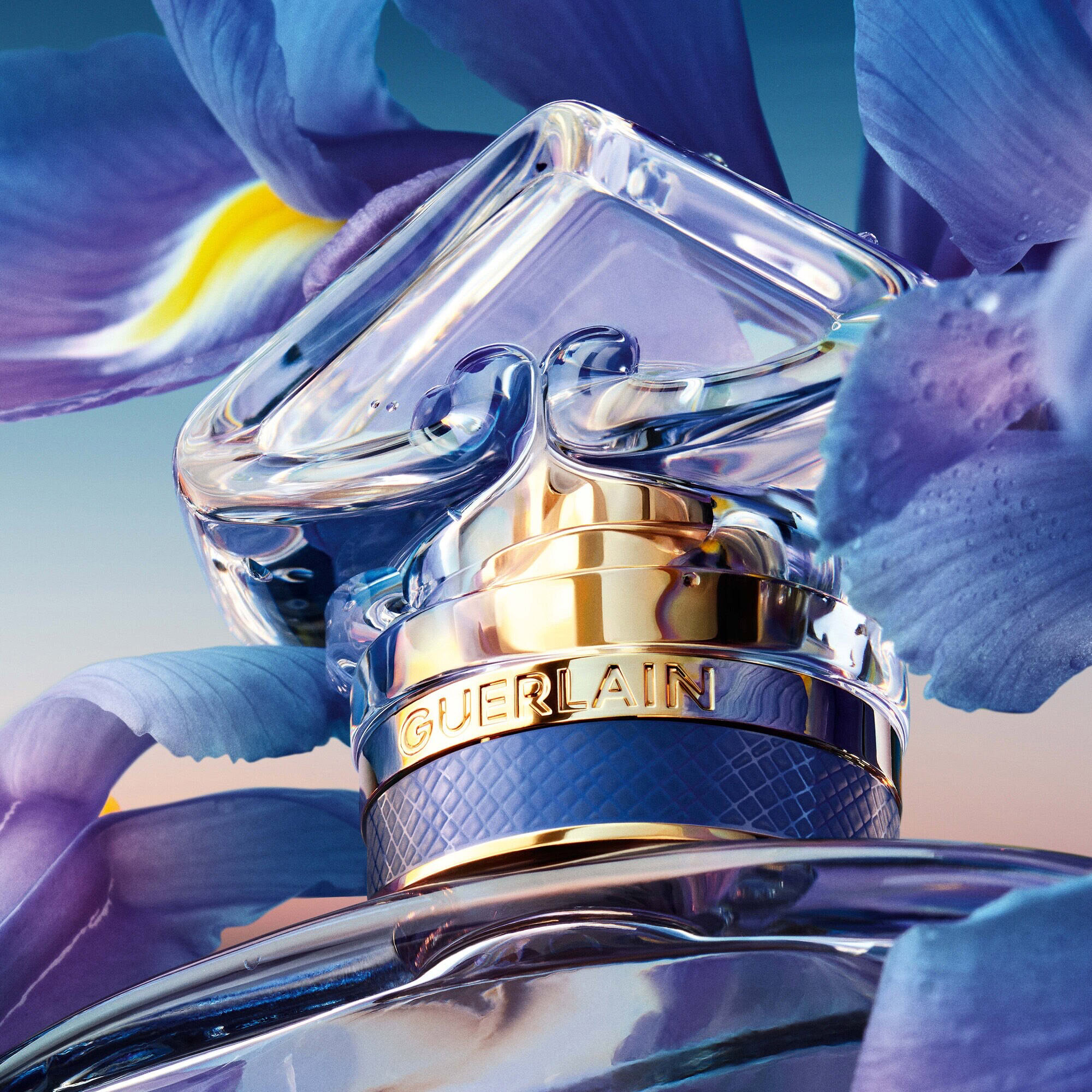 Iris and vanilla in Guerlain L’Heure Bleue Eau de Parfum