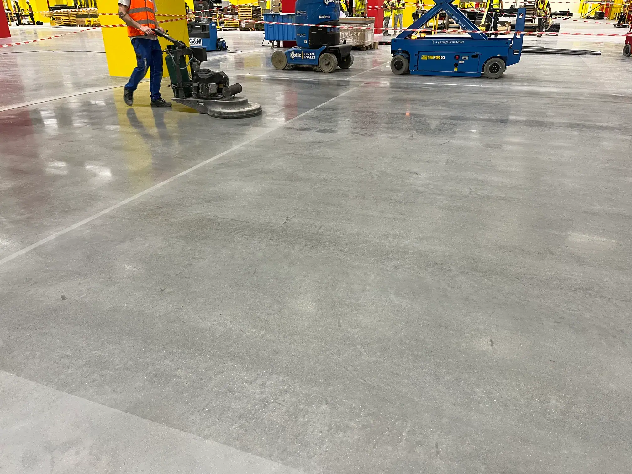 Pavimenti industriali in calcestruzzo Amazon Jesi (AN)trattamento di levigatura e ludidatura 