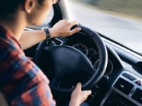 トラック運転のコツと注意点