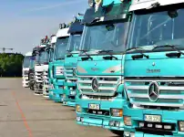 トラック運転手のメリットは？デメリットや年収について解説