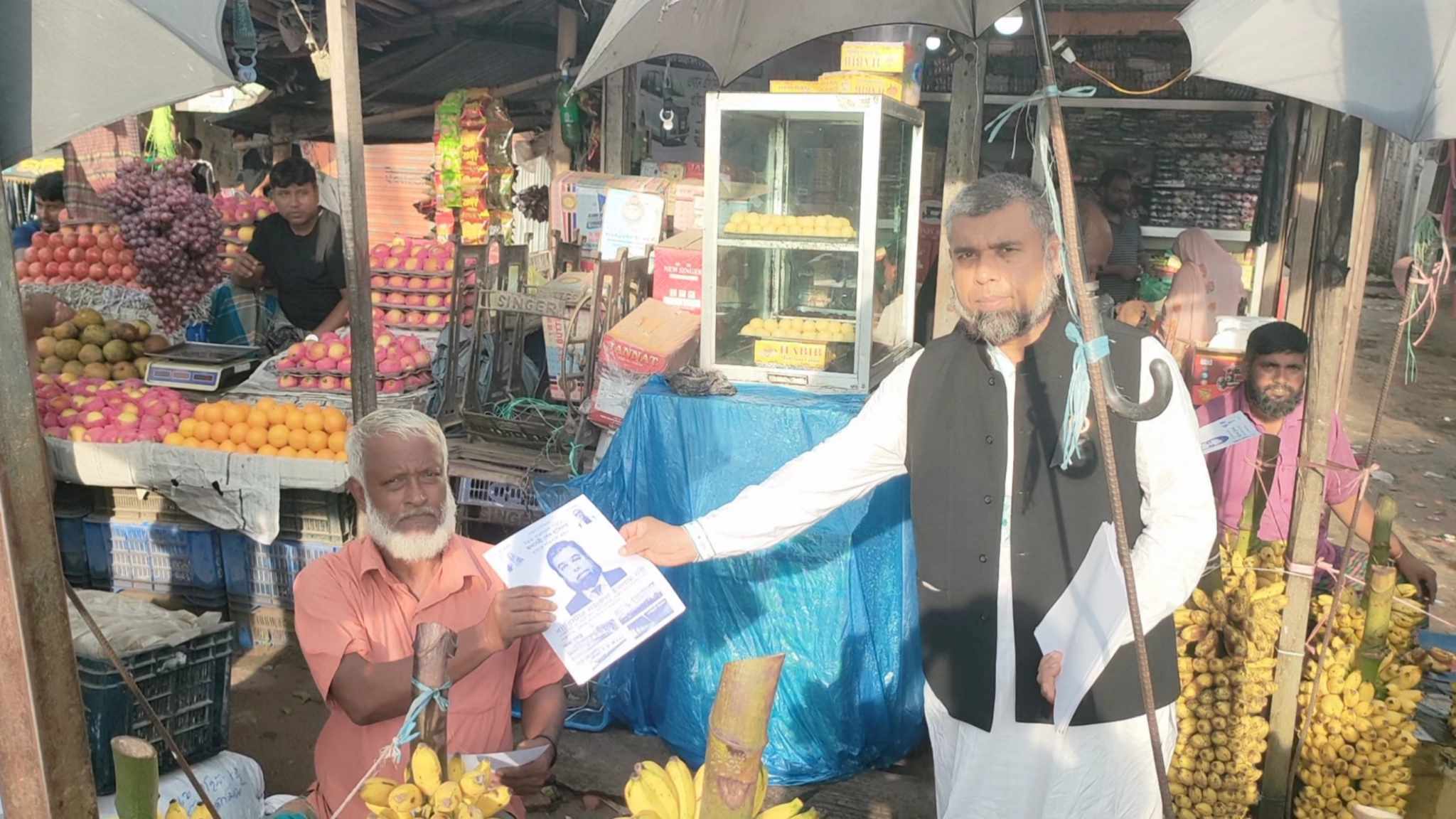 নবীনগরে ব্যারিস্টার নজরুল ইসলাম নবীর উদ্যোগে লিফলেট বিতরণ-