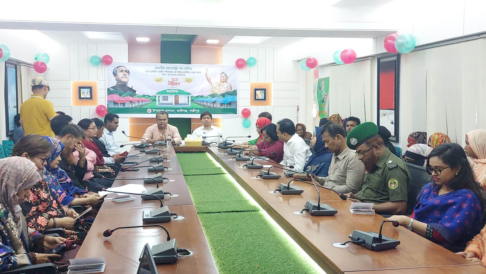 চতুর্থ পর্যায়ে কালিগঞ্জ উপজেলায় প্রধানমন্ত্রীর উপহারের পাকাঘর পেল ২২ পরিবার
