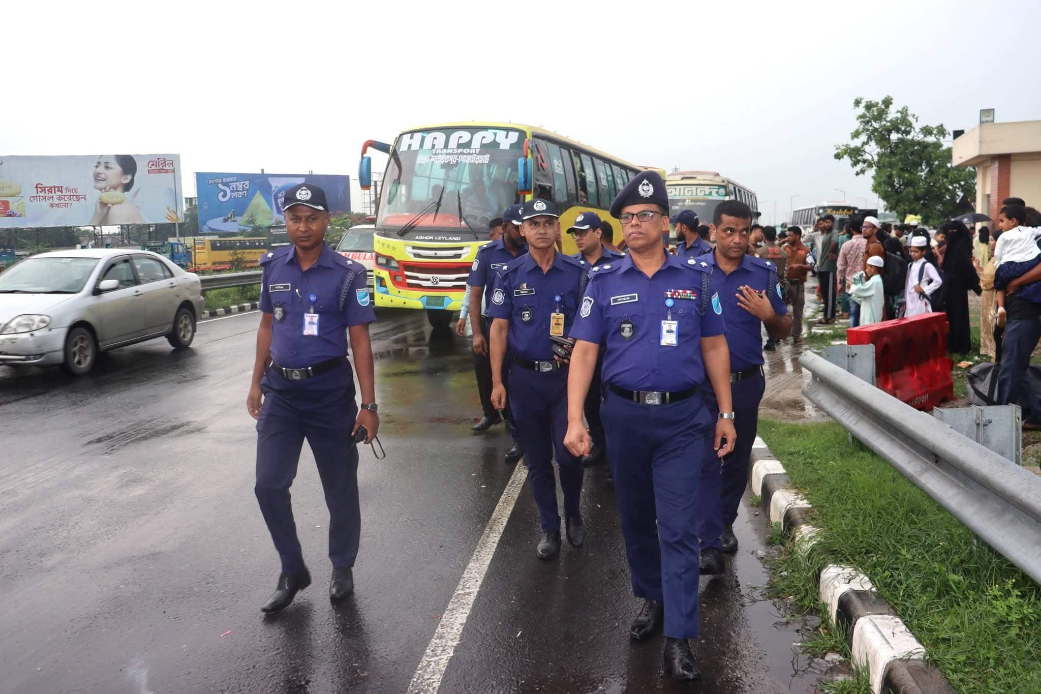 ঈদযাত্রায় ঢাকা-মাওয়া ও চট্টগ্রাম রুটে কঠোর অবস্থানে মুন্সীগঞ্জ জেলা পুলিশ