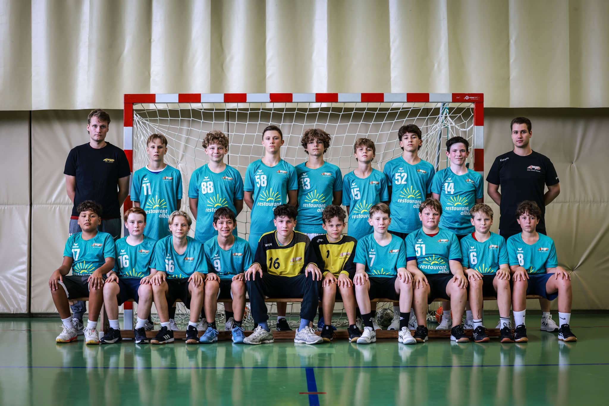 U15